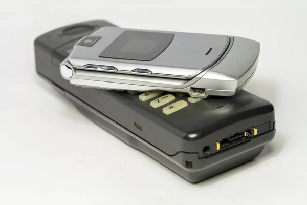 Staré Mobilní Telefony Bílém Pozadí — Stock fotografie