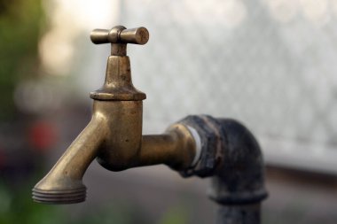 Bir bahçe musluğunun yakın çekimi