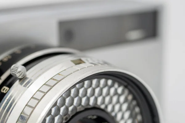 Beyaz Arkaplanda Izole Edilmiş Klasik Film Kamerası — Stok fotoğraf