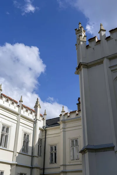 Знаменитий Палац Брунсвік Мартонсарі Угорщина Сонячний Весняний День — стокове фото
