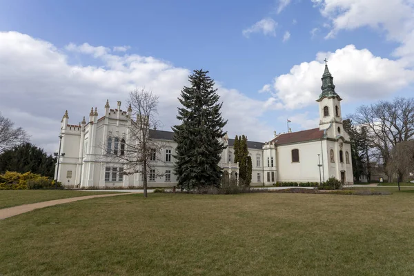 Famoso Palácio Brunszvik Martonvasar Hungria Dia Ensolarado Primavera — Fotografia de Stock