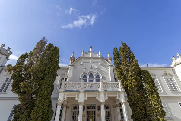 Famoso Palazzo Brunszvik Martonvasar Ungheria Una Soleggiata Giornata Primaverile — Foto Stock