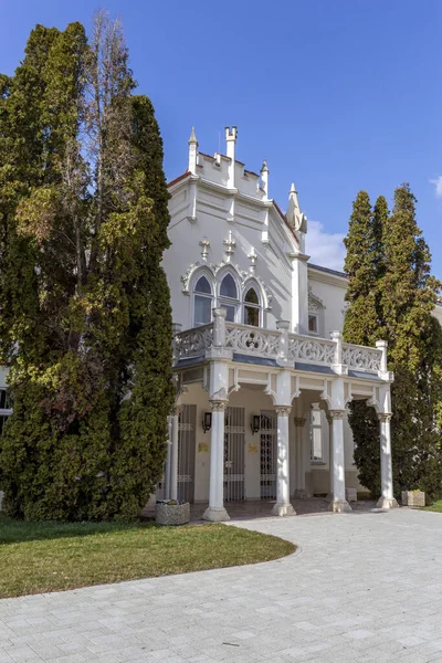 Der Berühmte Brunszvik Palast Martonvasar Ungarn Einem Sonnigen Frühlingstag — Stockfoto