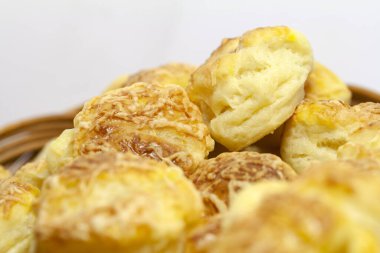 Ev yapımı fırınlanmış çörekleri yakından çek..