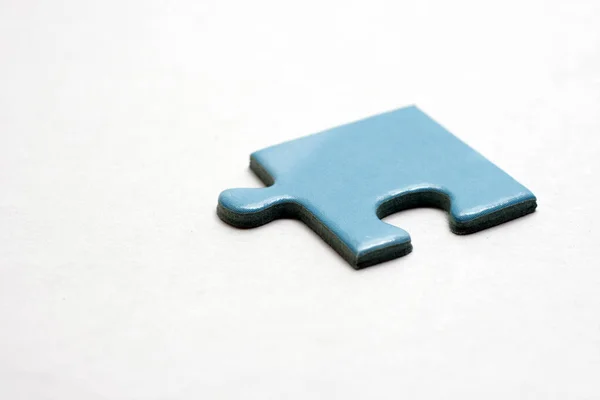 Blauwe Puzzelstukjes Witte Achtergrond — Stockfoto