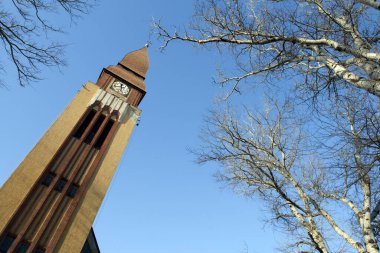 Macaristan 'ın Kerekegyhaza kentindeki Katolik Kilisesi, bir kış günü.