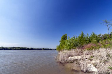 Macaristan 'daki Szalkszentmarton' da Tuna Nehri.