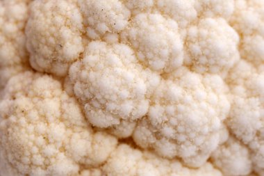 Beyaz arka planda karnabahar yakın çekim. Sağlıklı yaşam teması