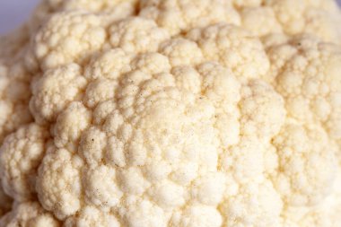 Beyaz arka planda karnabahar yakın çekim. Sağlıklı yaşam teması