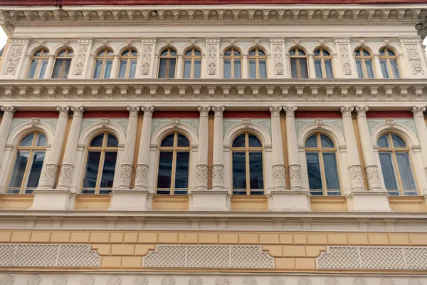 Fasada Klasycystycznego Budynku Kecskemet Węgry — Zdjęcie stockowe