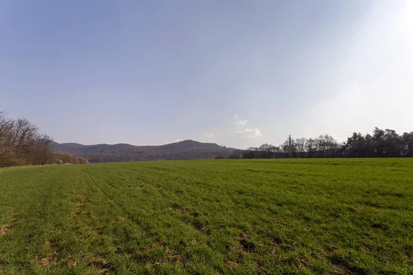 Campo Verde Las Montañas Buda Cerca Solymar Hungría Soleado Día — Foto de Stock