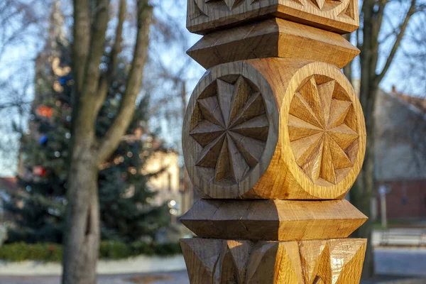 Ručně Vyřezávaná Dřevěná Postdekorace Maďarsku — Stock fotografie
