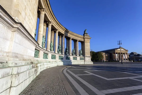 Praça Dos Heróis Budapeste Hungria Dia Ensolarado Abril — Fotografia de Stock