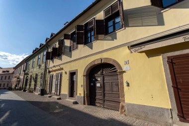 Eğer, Macaristan - 04 25 2020: Eger, Macaristan 'da boş sokak