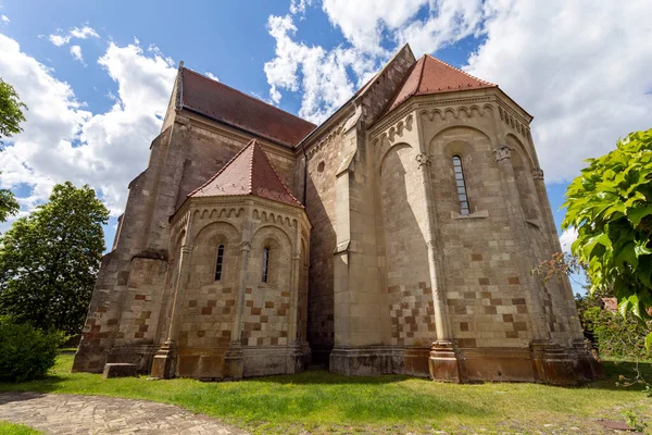 Romaanse Kloosterkerk Van Ocsa Hongarije Een Zonnige Lentedag — Stockfoto