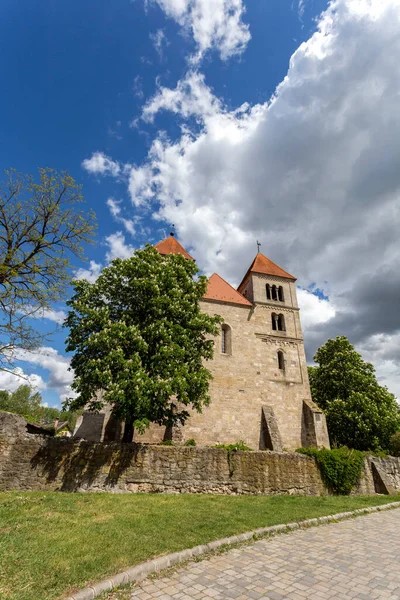 Chiesa Romanica Del Monastero Ocsa Ungheria Una Soleggiata Giornata Primaverile — Foto Stock