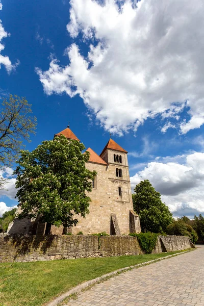 Romaanse Kloosterkerk Van Ocsa Hongarije Een Zonnige Lentedag — Stockfoto