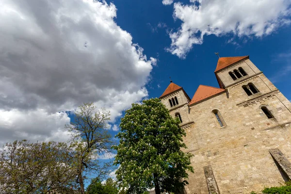 Romaanse Kloosterkerk Van Ocsa Hongarije Een Zonnige Lentedag — Stockfoto