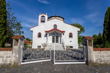 Macaristan 'ın Beloiannisz kentindeki Rum Ortodoks Kilisesi. Beloiannisz, iç savaştan sonra Yunanistan 'ı terk eden ve adını Nikos Beloyanni' den alan komünist Yunan mülteciler tarafından kuruldu..