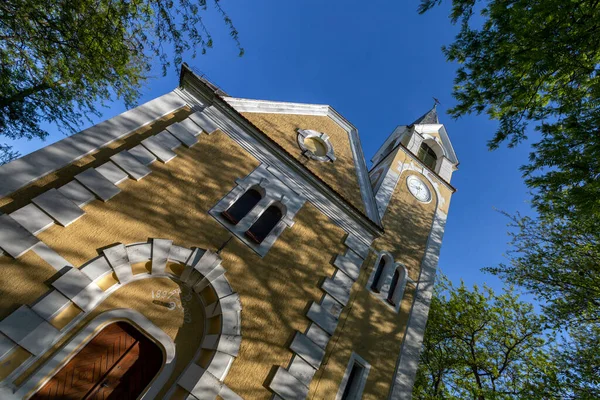Kościół Matki Bożej Magyarok Nagyasszonya Templom Besnyo Węgry — Zdjęcie stockowe