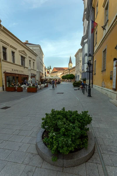 Szekesfehervar Hungary 2020 Main Street Downtown Szekesfehervar Sunny Spring Day — Stock Photo, Image