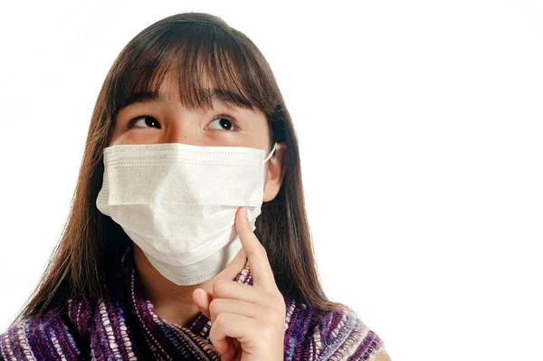 Menina Asiática Pensando Vestindo Máscara — Fotografia de Stock