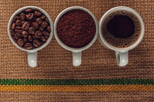 Café Brasileiro Estado Líquido Feijão Fundo Juta Vista Superior — Fotografia de Stock