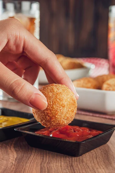 Entrée Brésilienne Croquette Échecs Frite Servie Avec Ketchup Bolinha Queijo — Photo