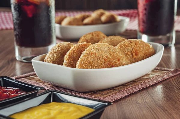 Aperitivo Brasileño Croqueta Ternera Frita Con Mostaza Ketchup Risolis Carne —  Fotos de Stock