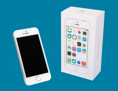 Moskova, Rusya - 27 Eylül 2017: Iphone 6s Apple Inc Apple tarafından geliştirilen bir akıllı telefon serbest bırakmak yeni iphone 6 durum ve iphone 6s