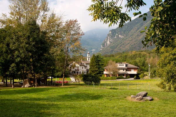 Italian village Ponteggia on the border with Switzerland , Provincia di Sondrio, Italy — Stock Photo, Image