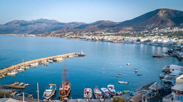 Hermoso mar en Hersonissos en Creta. Países Bajos — Foto de Stock