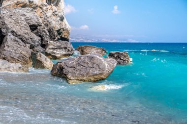 Ünlü dikey rock Preveli Beach Crete, Yunanistan