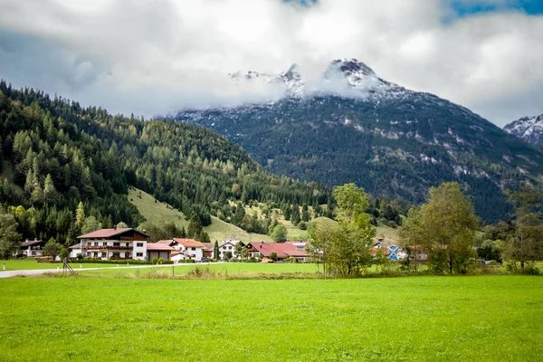 Αλπικό χωριό Martinau, Lechtal, Αυστρία. — Φωτογραφία Αρχείου