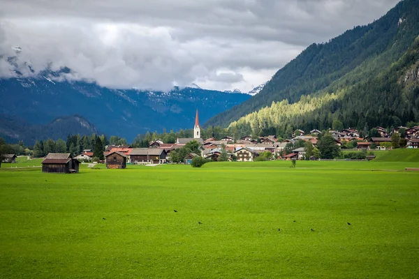 Elmen i Lech-dalen omges av den vackra naturparken Tiroler Lech — Stockfoto