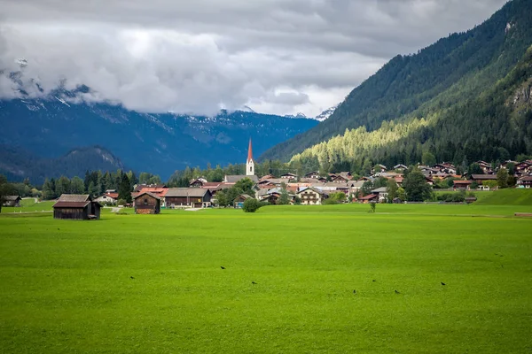 Lech Vadisi'nde elmen Tiroler Lech güzel doğa park ile çevrilidir