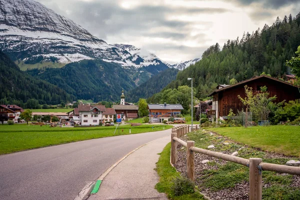 Alpine village of Hagerau, Lechtal, Austria. — Stock Photo, Image