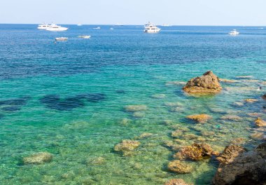 İtalya 'nın Ligurian sahilinde, Portofino ve Santa Margherita Ligure yakınlarında yaz manzarası