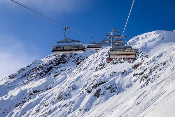 Remonte en estación de esquí en el glaciar Stubai en Tirol, Austria —  Fotos de Stock