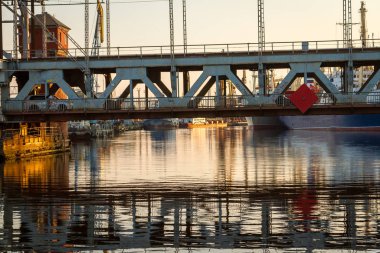 Rusya, kaliningrad, yük kaldırma vinç ticari liman