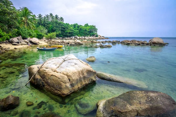 Rocks at the beach of Bintan, Indonesia — Stock Photo, Image