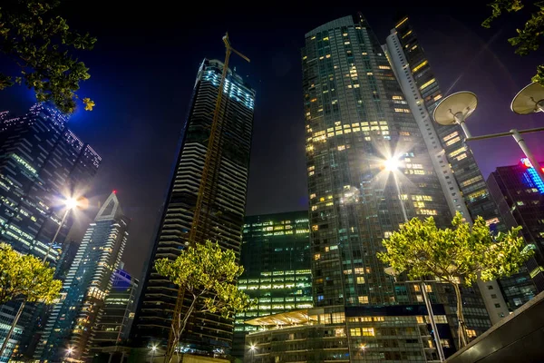 Business center of Singapore at night — Stock Photo, Image