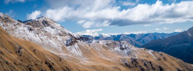 Cotschen Tepesi, Vadi, Stelvio, İtalya. Sonbaharda dağ manzarası