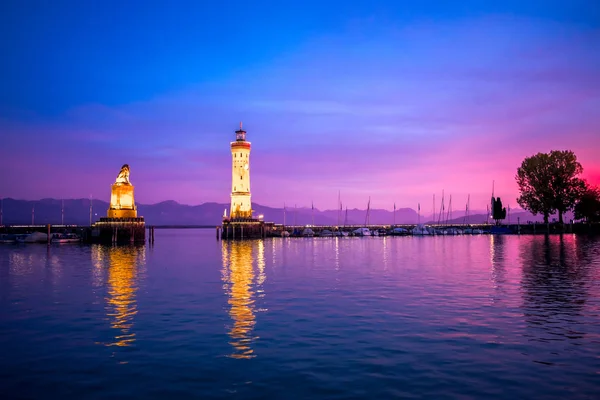 Lindau, Bodensee, Deniz feneri ve limanın girişi.