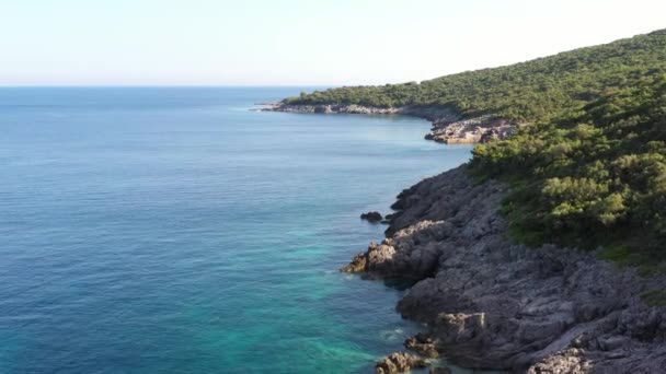 Karadağ Budva Yakınlarındaki Trsteno Plajının Hava Manzaralı Kayalık Bir Sahili — Stok video