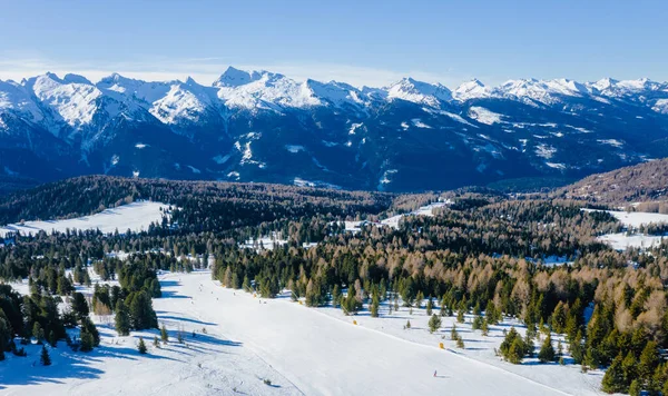 Soligt Vinterlandskap Ski Area Dolomiterna Italien Alpe Lusia Skidanläggning Val — Stockfoto