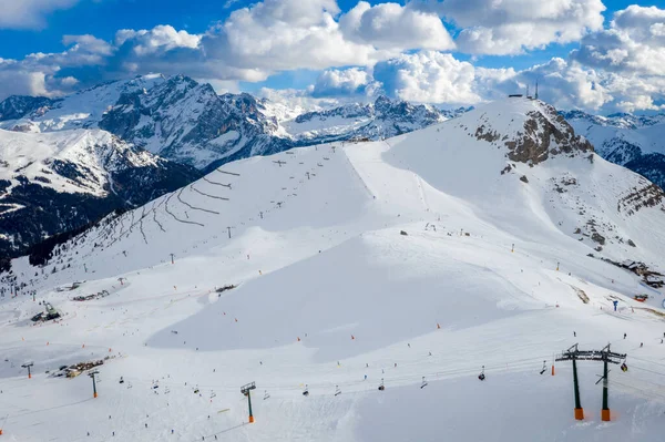 Paisaje Una Estación Esquí Campitello Fassa Italia Dolomitas Invierno Cielo —  Fotos de Stock