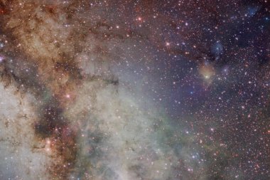 Uzayın derinliklerinde bir yıldız kümesi. Bu görüntünün elementleri Nasa tarafından döşenmiştir