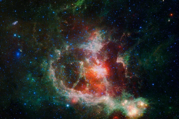 Бесконечное пространство с туманностями и звездами . — стоковое фото