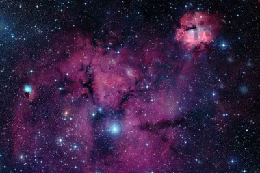 Nebula ve yıldızlı sonsuz uzay.